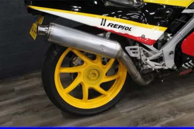 Honda VFR 400 R (1988) thumbnail 5