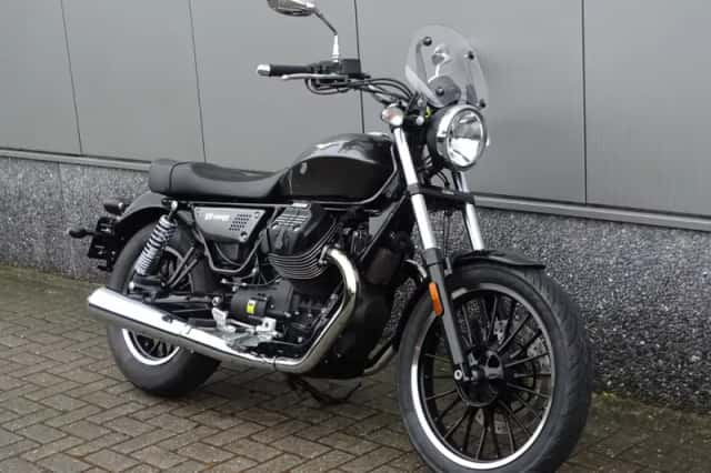 Moto Guzzi V9 Roamer (2019) thumbnail 2