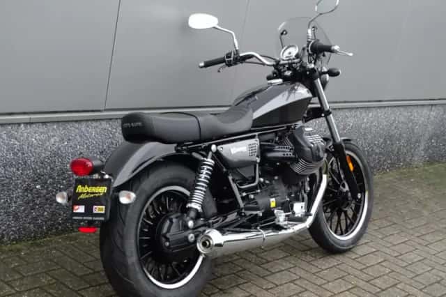 Moto Guzzi V9 Roamer (2019) thumbnail 3