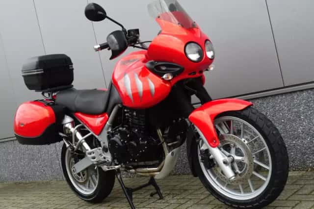 Triumph Tiger 955I (2004) thumbnail 2
