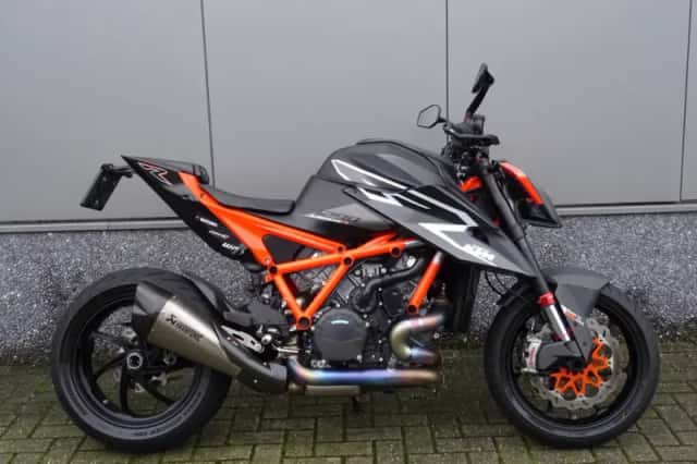 KTM 1290 Super Duke RR (2023) thumbnail 1