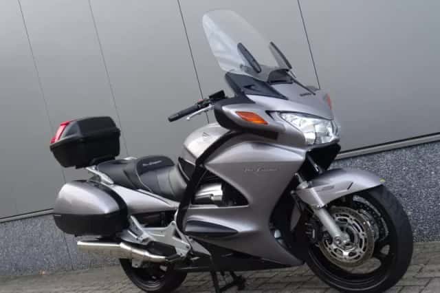 Honda ST 1300 PAN European (2003) thumbnail 2