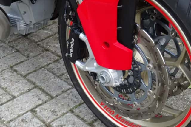 Moto Guzzi V100 Mandello (2023) thumbnail 5