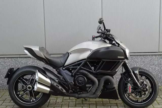 Ducati Diavel (2016) thumbnail 1