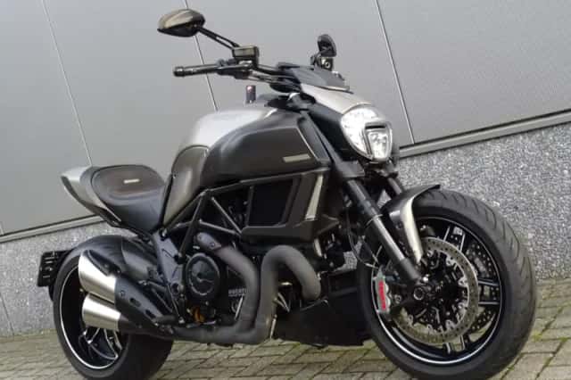 Ducati Diavel (2016) thumbnail 2