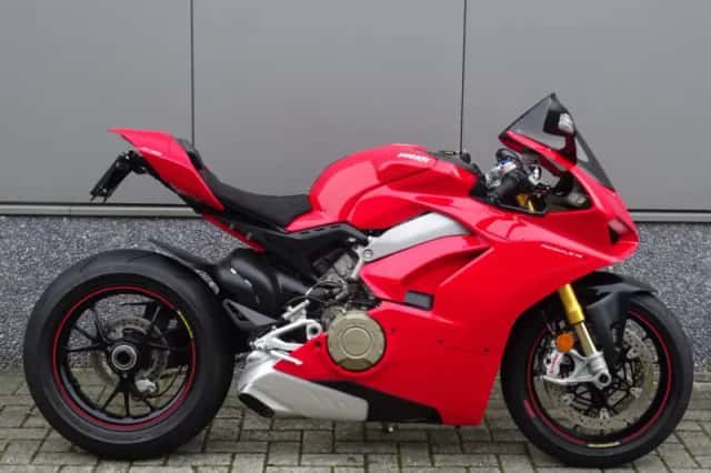 Ducati Panigale V4 (2018) thumbnail 1