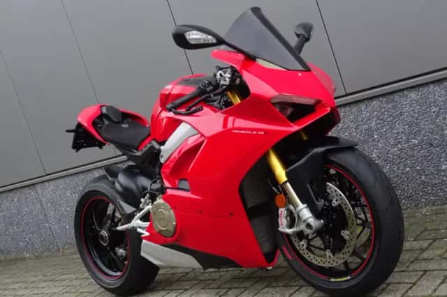 Ducati Panigale V4 (2018) thumbnail 2