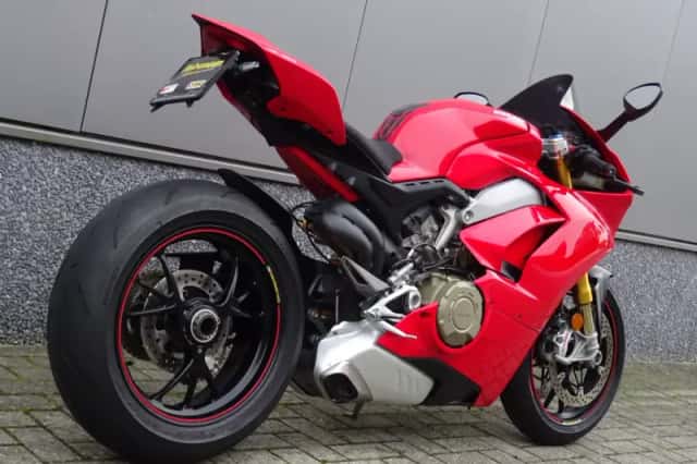 Ducati Panigale V4 (2018) thumbnail 3
