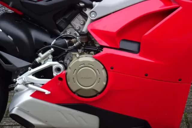Ducati Panigale V4 (2018) thumbnail 4
