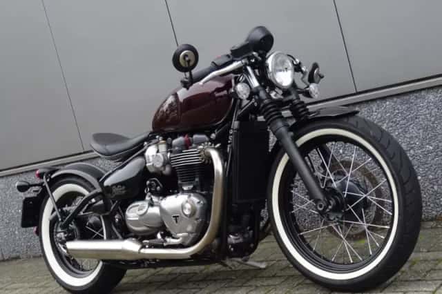 Triumph Bonneville Bobber (2018) thumbnail 2