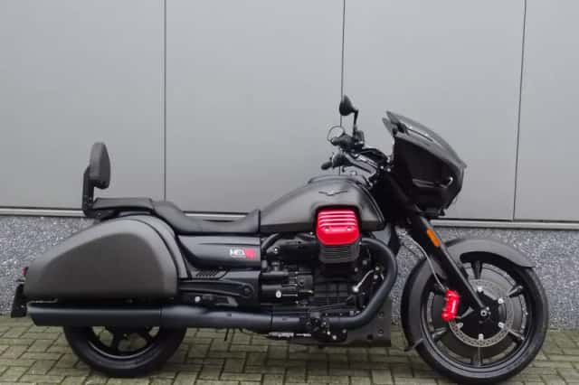 Moto Guzzi MGX 21 Flying Fortress (2017) thumbnail 1