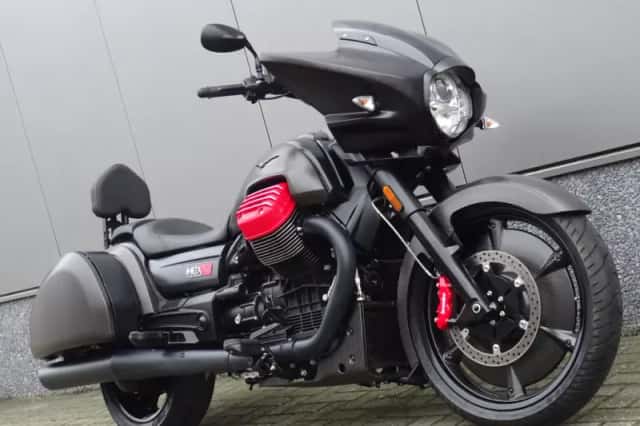 Moto Guzzi MGX 21 Flying Fortress (2017) thumbnail 2