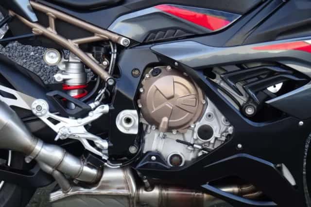 BMW S 1000 RR (2023) thumbnail 4