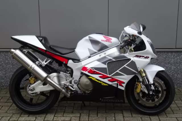 Honda VTR 1000 SP-2 (2003) thumbnail 1