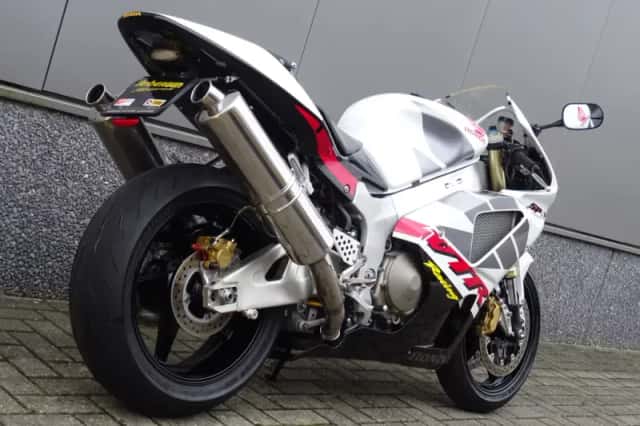 Honda VTR 1000 SP-2 (2003) thumbnail 3