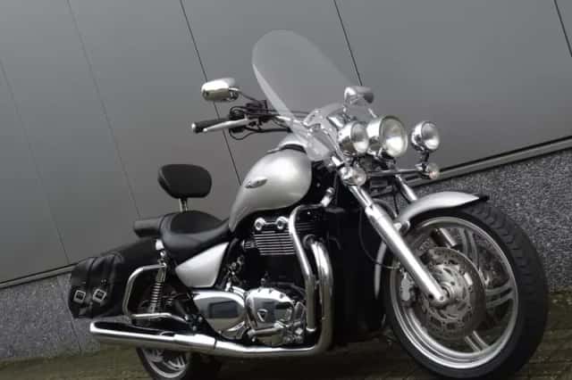 Triumph Thunderbird 1600 (2009) thumbnail 2