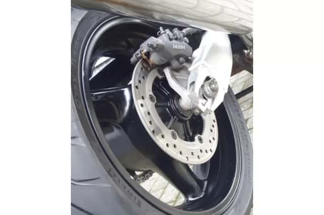 Honda CBR 1100 XX BLACKBIRD (1999) thumbnail 5