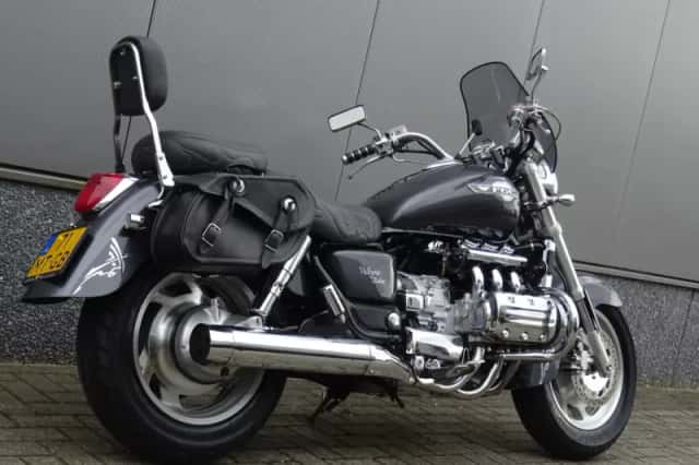 Honda GL 1500 F 6 (2002) thumbnail 3