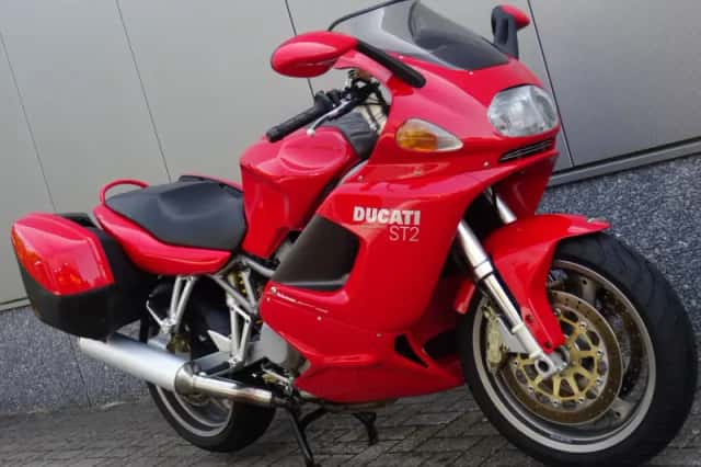 Ducati ST2 (2003) thumbnail 2