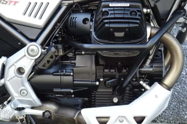 Moto Guzzi V85 TT (2019) thumbnail 4