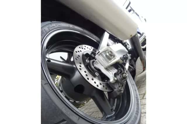 Suzuki GSX 1300R Hayabusa (2000) thumbnail 6