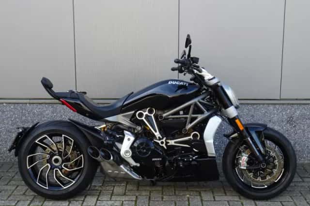 Ducati Xdiavel S (2016) thumbnail 1