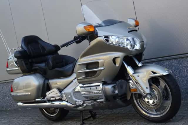 Honda GL 1800 Goldwing (2003) thumbnail 2