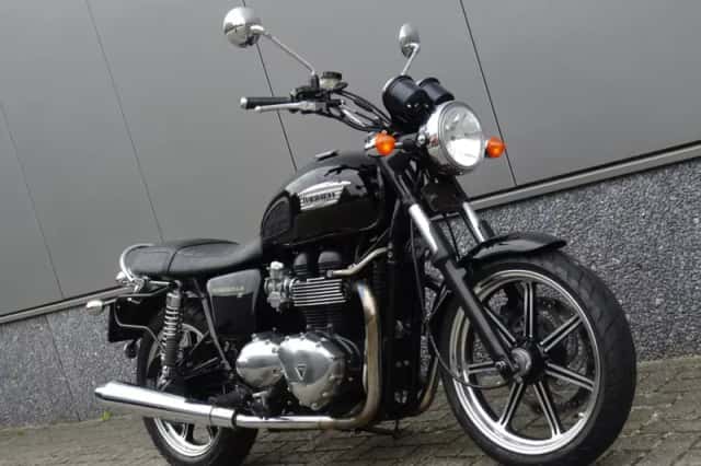 Triumph Bonneville SE (2009) thumbnail 2