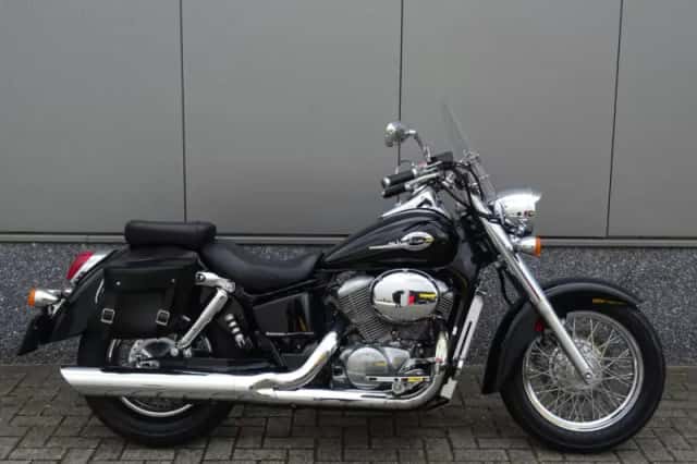 Honda VT 750C2 Shadow (1997) thumbnail 1