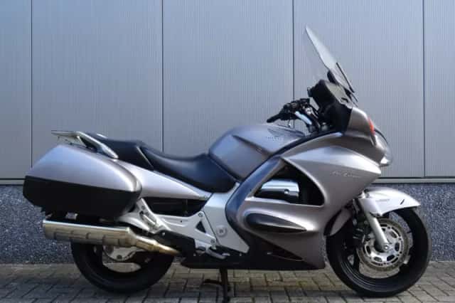 Honda ST 1300 Pan European (2002) thumbnail 1