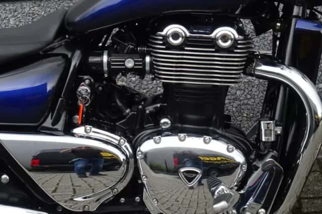 Triumph Thunderbird 1700 (2010) thumbnail 4