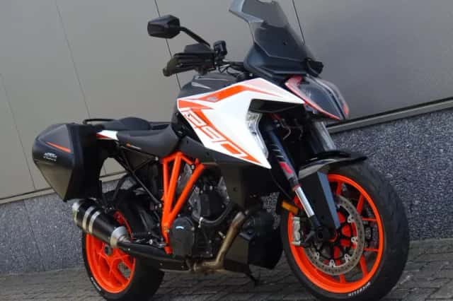 KTM 1290 Super Duke GT (2021) thumbnail 2