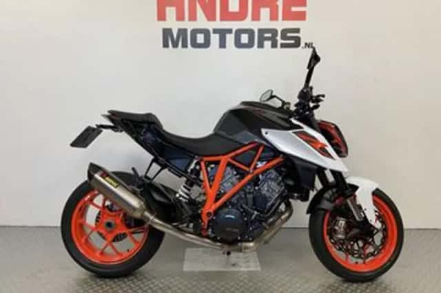 KTM 1290 SuperDuke R (2019) thumbnail 1
