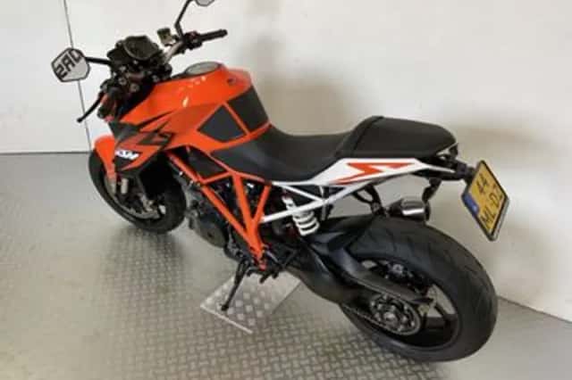 KTM 1290 SuperDuke R (2014) thumbnail 3