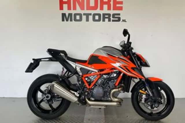 KTM 1290 Super Duke R (2022) thumbnail 1