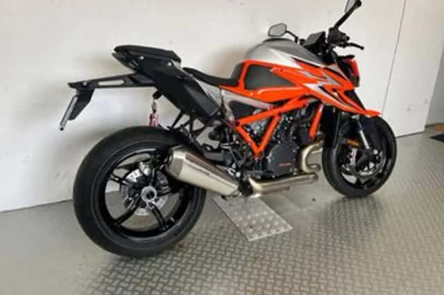 KTM 1290 Super Duke R (2022) thumbnail 3