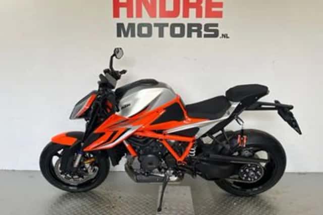 KTM 1290 Super Duke R (2022) thumbnail 4
