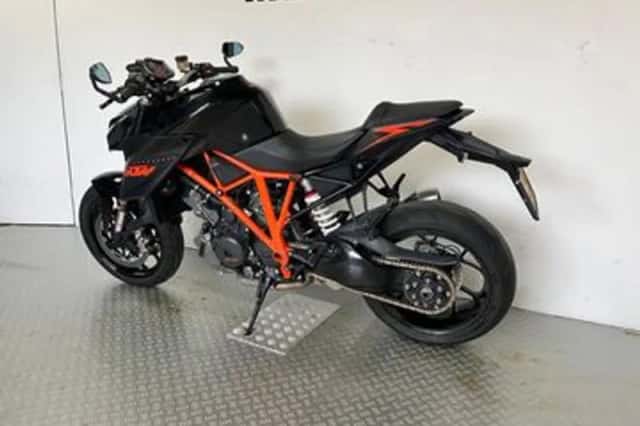 KTM 1290 Super Duke R (2015) thumbnail 3