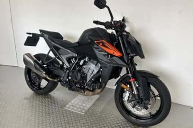 KTM 990 Duke (2024) thumbnail 2