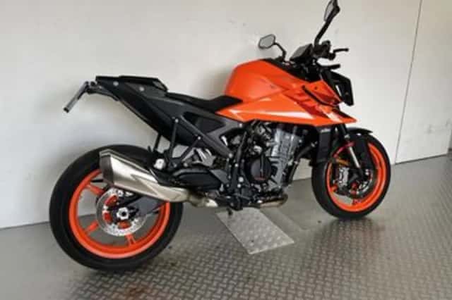 KTM 990 Duke (2024) thumbnail 2