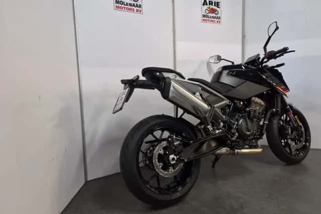 KTM 790 Duke (2027) thumbnail 2