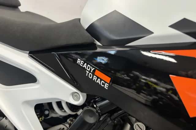 KTM 990 Duke (2026) thumbnail 3