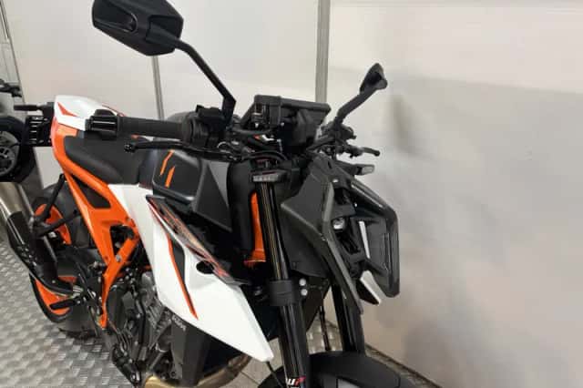 KTM 990 Duke R (2026) thumbnail 3
