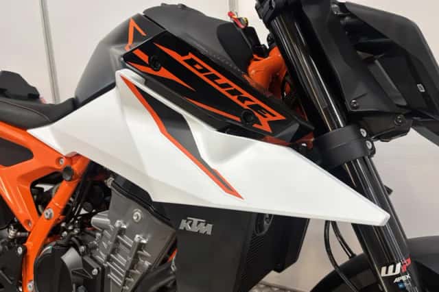 KTM 990 Duke R (2026) thumbnail 4