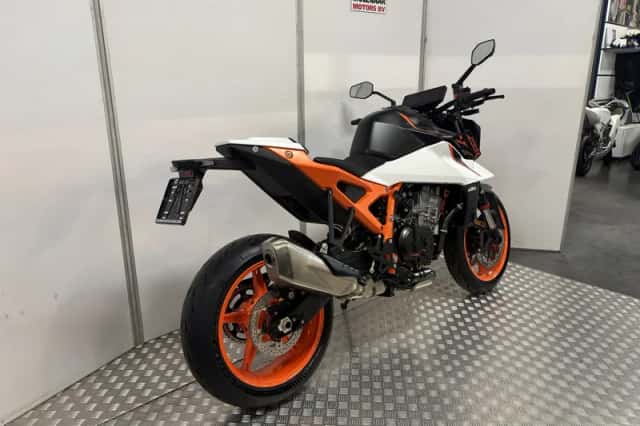 KTM 990 Duke R (2026) thumbnail 5