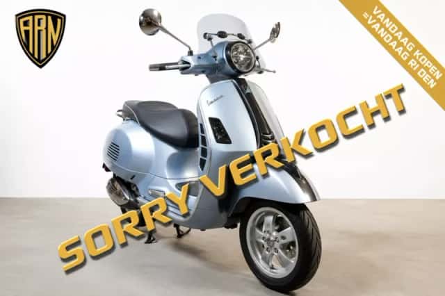 Vespa GTS 300 (2022) thumbnail 2