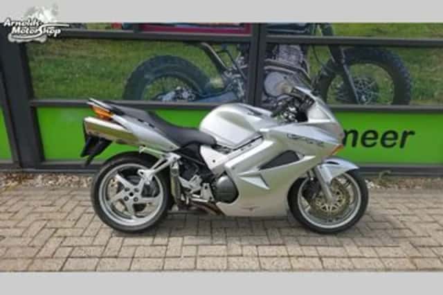 Honda VFR 800 FI (2002) thumbnail 1
