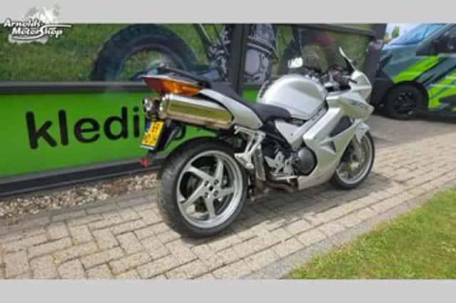 Honda VFR 800 FI (2002) thumbnail 2