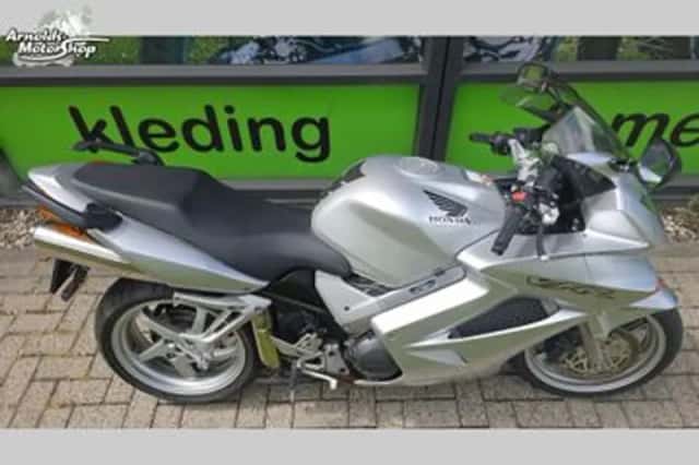 Honda VFR 800 FI (2002) thumbnail 3