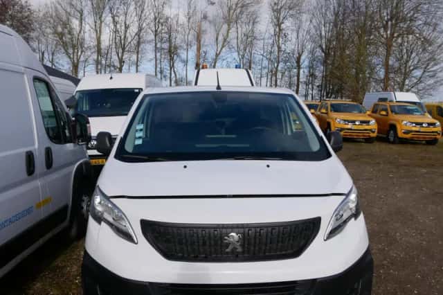 Peugeot Expert 1.5 BlueHDI 100 S&S L2 ENGINE DEFECT (2023) thumbnail 3